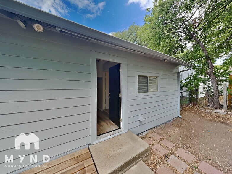 Building Photo - 110 N Redford Ln