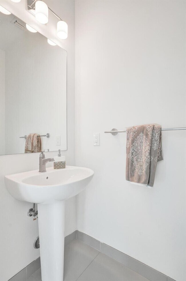 Building Photo - North Ocean Boulevard, Pompano Beach, FL 33062 - 4 BR 3.5 BA townhouse