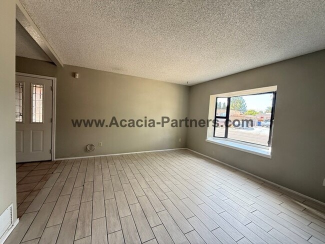 Building Photo - Four Bedroom Home Located in East Tucson Neighborhood