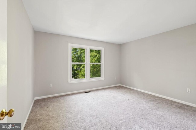 Building Photo - 10 Apple Blossom Ct