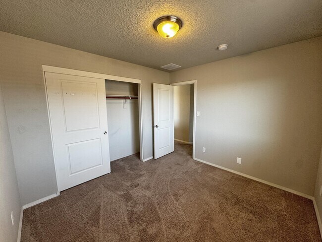 Building Photo - 8901 Eagle Hills Dr NW