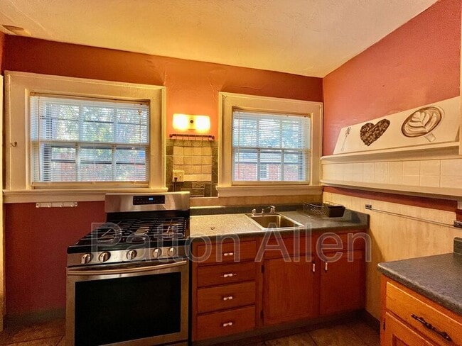 Building Photo - 105 Edwin Pl