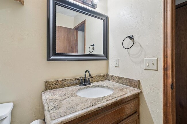 Building Photo - 16404 Del Mar Dr