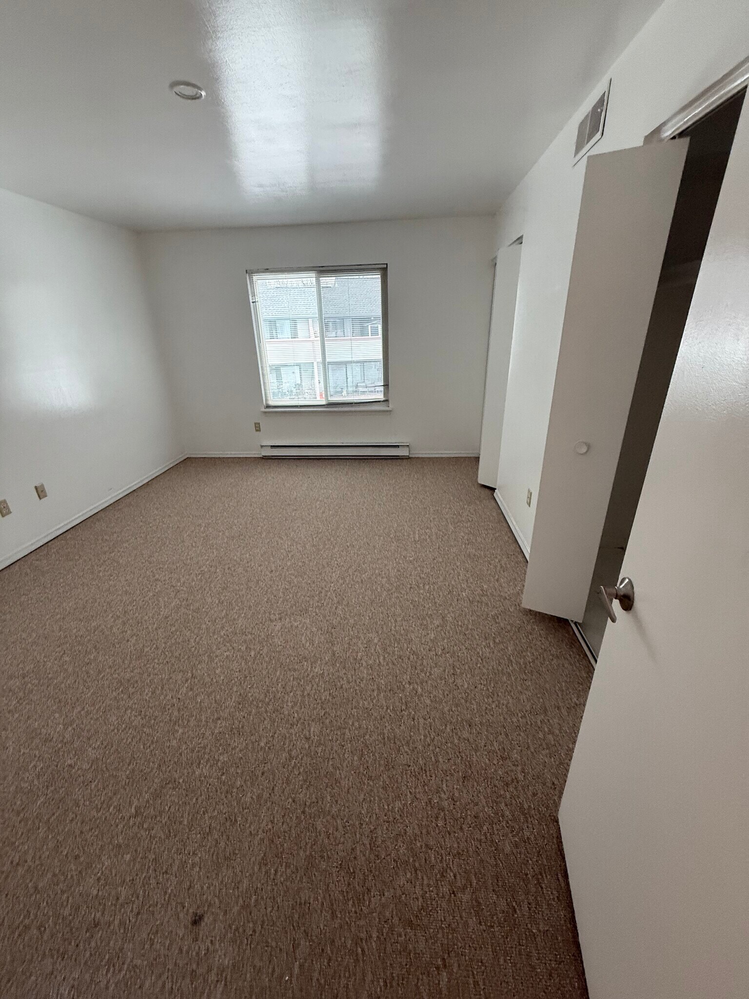 Bed room - 96 Candlewood Dr