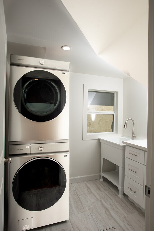 Building Photo - 157 N Vista St