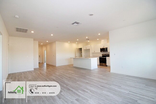 Building Photo - 2839 Hopkins Ave