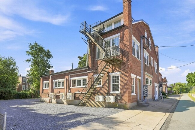 Building Photo - 740-742 W Vine St