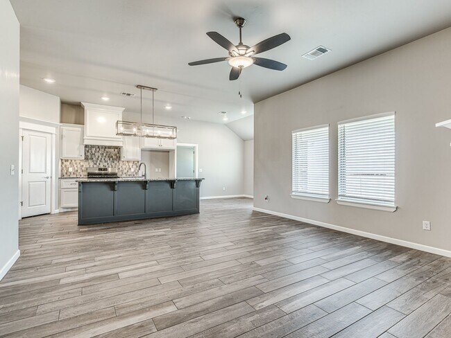 Building Photo - Newer Home in Ironstone + 3 bedrooms + 2 bathrooms + Edmond Schools