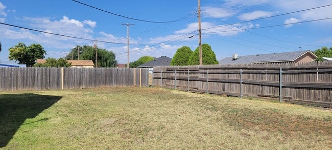 Building Photo - UPDATED HOME IN NORTH CLOVIS
