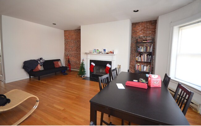 Building Photo - 1742 Washington St