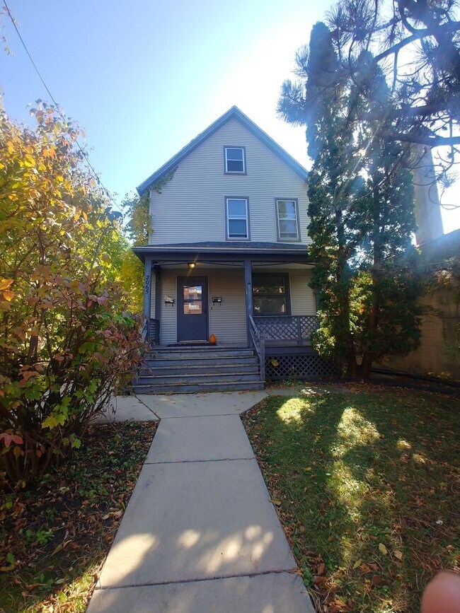 Building Photo - 2065 Winnebago St