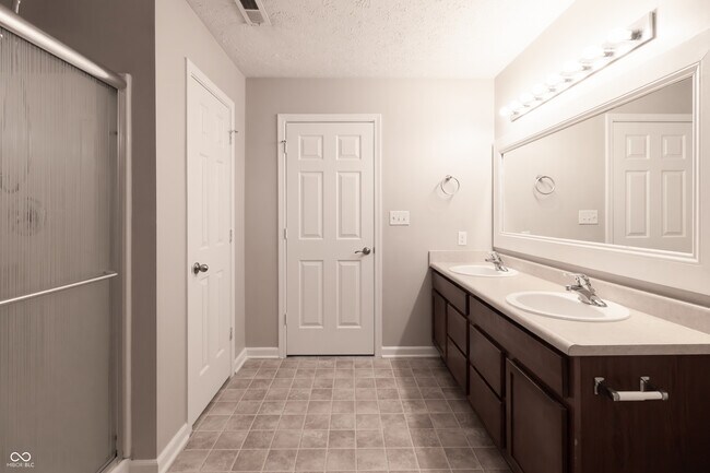 Building Photo - 2755 Bluewood Way
