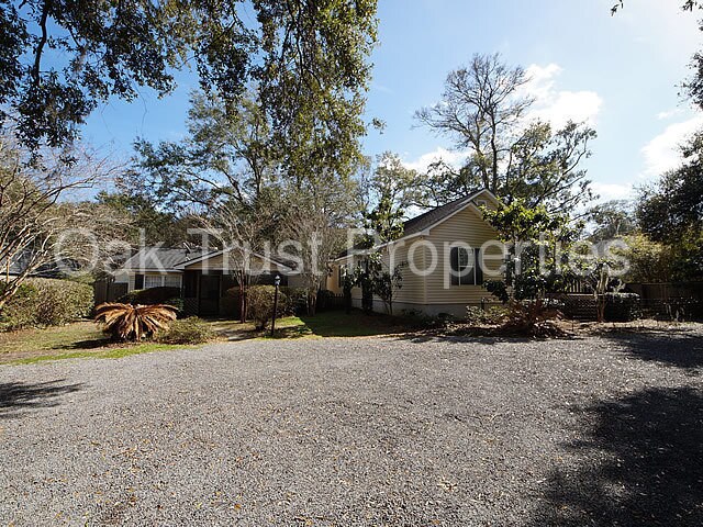 Building Photo - 733 Fort Johnson Rd