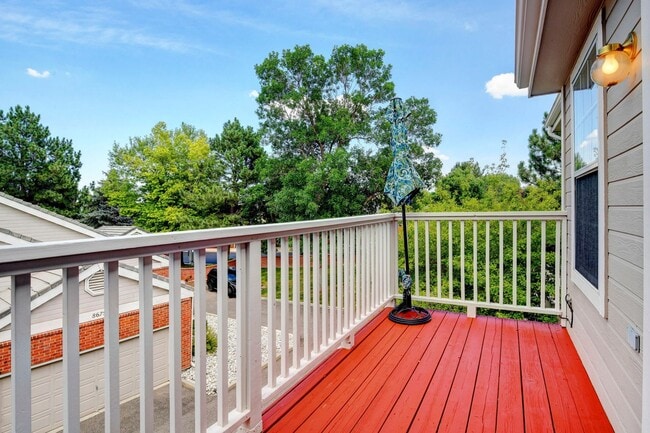 Building Photo - Beautiful luxury townhome style condominiu...