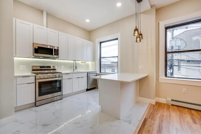 Building Photo - 3302 Palisade Ave