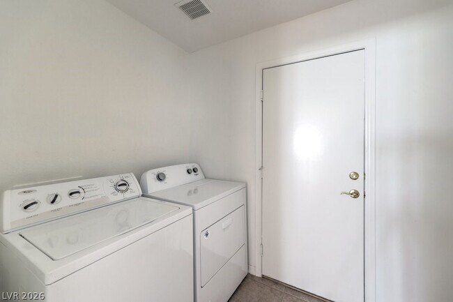 Building Photo - 5389 Progresso St