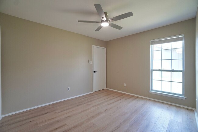 Building Photo - 508 Greenlawn Blvd