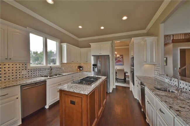 Building Photo - 16828 Little Leaf Ln