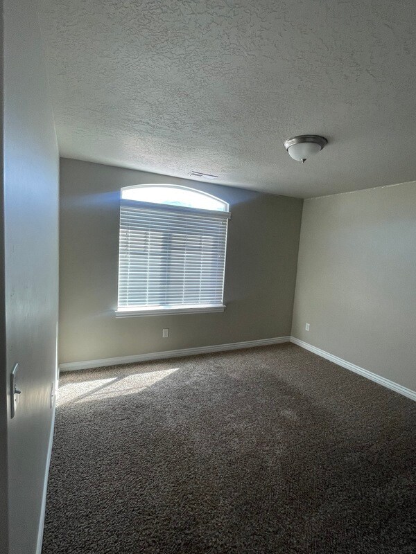 Building Photo - 1166 S 200 E