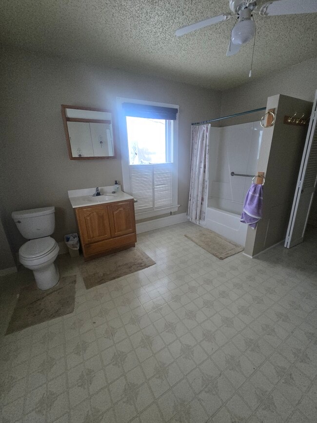 Building Photo - 708 E 4th St