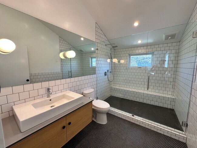 Building Photo - Paradise is the location of this home and ...