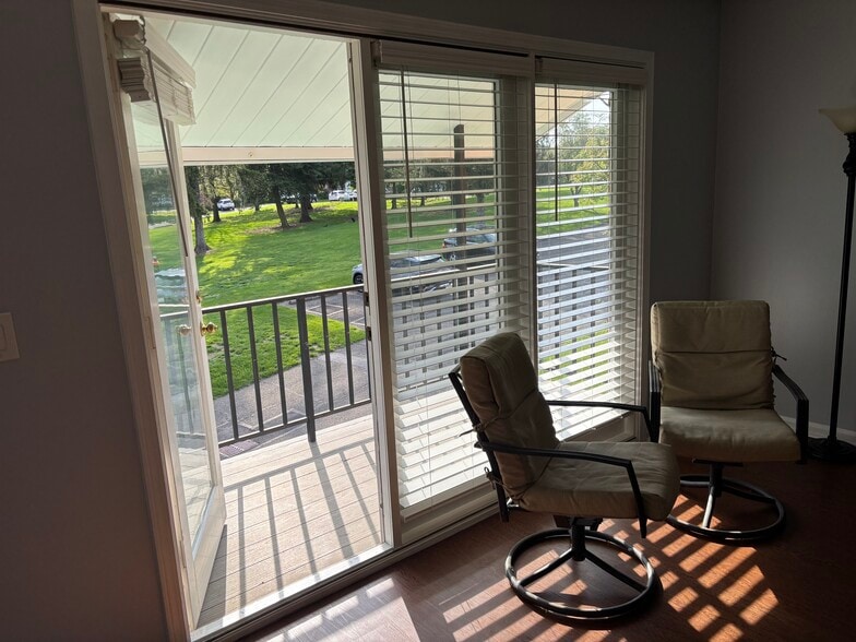 Front balcony - 22 Williamsburg Cir