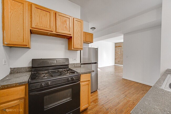 Building Photo - Amazing Woodlawn 3 Bedroom Apartment With ...