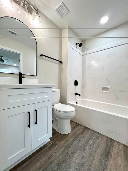 Building Photo - 555 S 28th St
