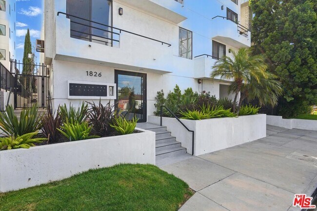 Building Photo - 1826 Overland Ave