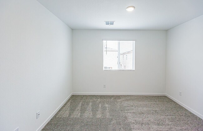 Building Photo - Brand New 4-bedroom Home