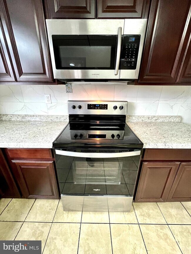 Building Photo - 145 N Nice St