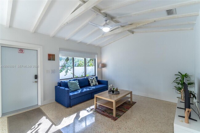 Building Photo - 12344 NE 9th Ave