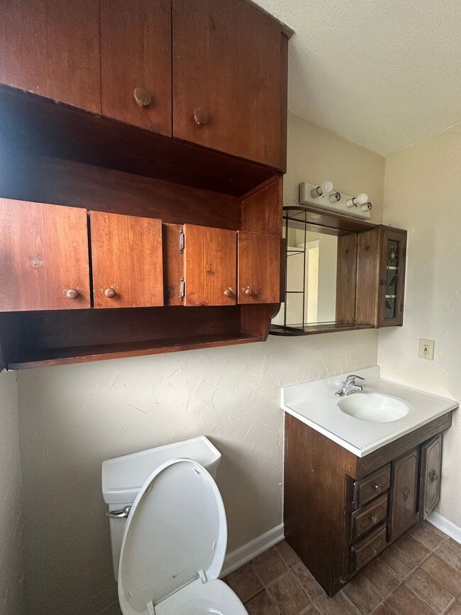 Building Photo - Updated 3 Bedroom Home