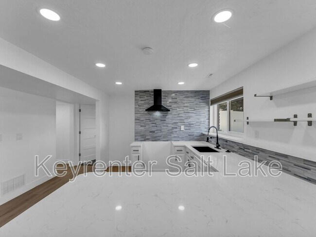 Building Photo - 7726 S 3500 E