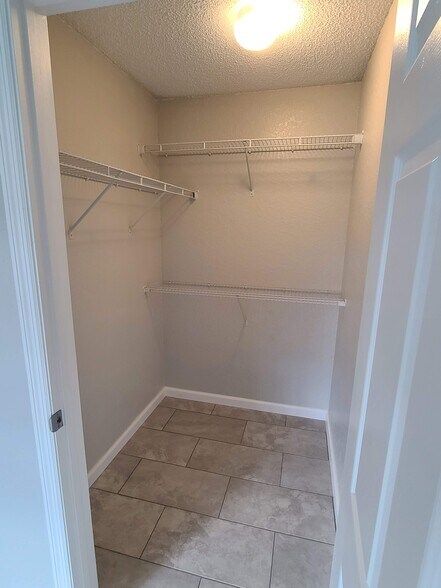 Walk-in Closet - 4220 Summer Landing Dr
