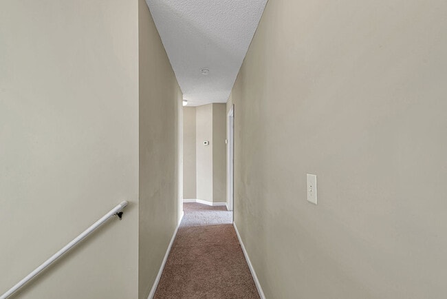 Building Photo - 106 Briar Hollow Dr