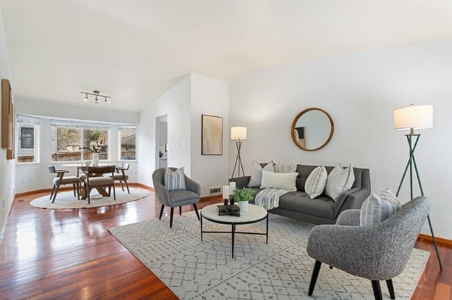 Building Photo - Beautiful Renovated Home in Excellent School District, Sammamish!