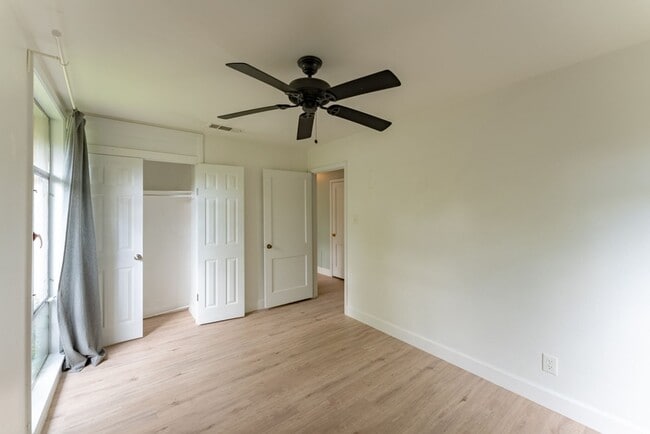 Building Photo - Cozy 3BD/2BA Brick Home in Vibrant Northea...