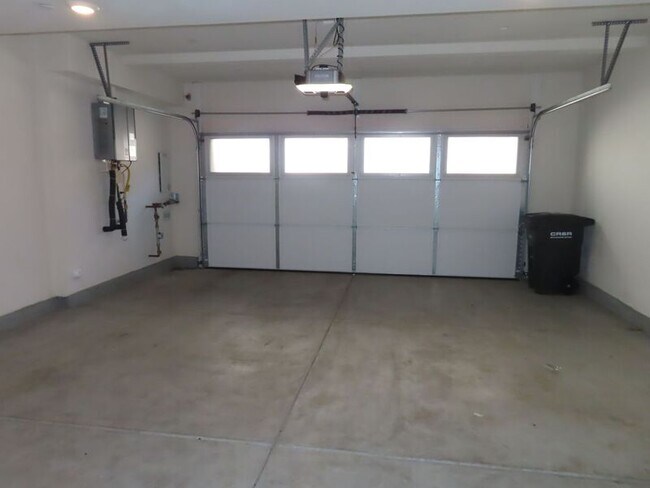Building Photo - 40585 Melrose Dr