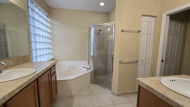 Building Photo - Bright + Spacious Home for Rent in West La...