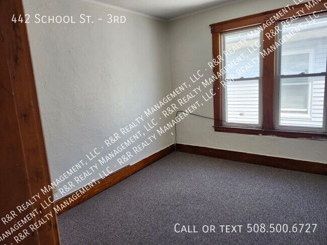 Building Photo - 442 School St