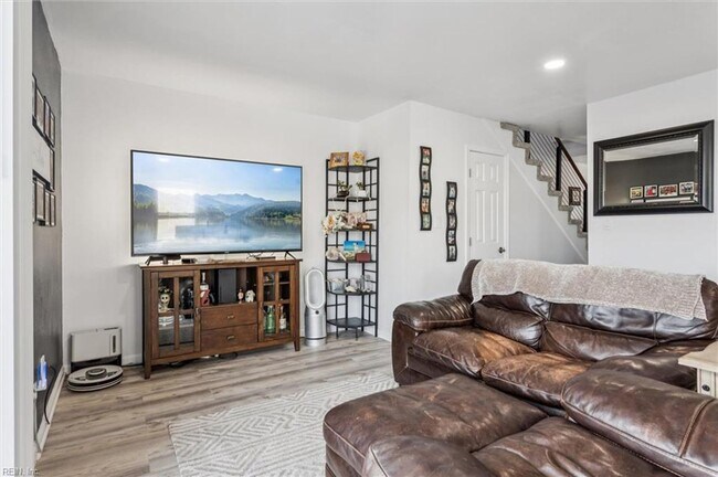 Building Photo - 334 N 1st St