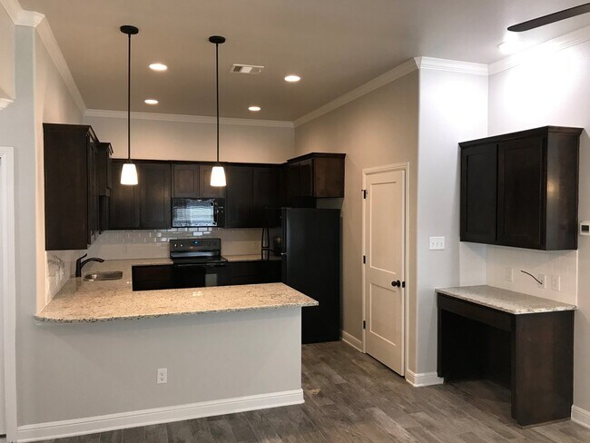 Building Photo - Gorgeous 2 bed/2 bath near Bunny Trail