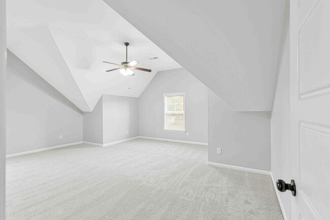 Building Photo - 601 Winfall Dr