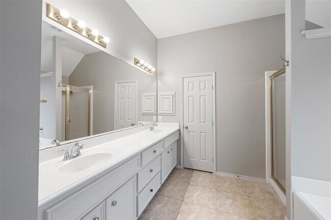 Building Photo - 21922 Rivergate Ct