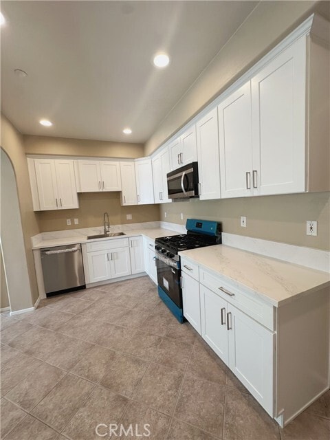 Building Photo - 18 Moonstone