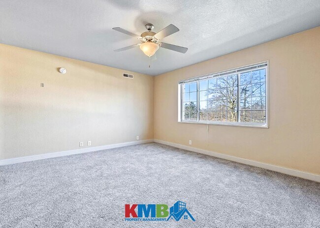 Building Photo - 400 Grandview Ct