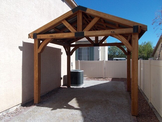 Building Photo - Modern 3-Bedroom Home in Prime Location wi...