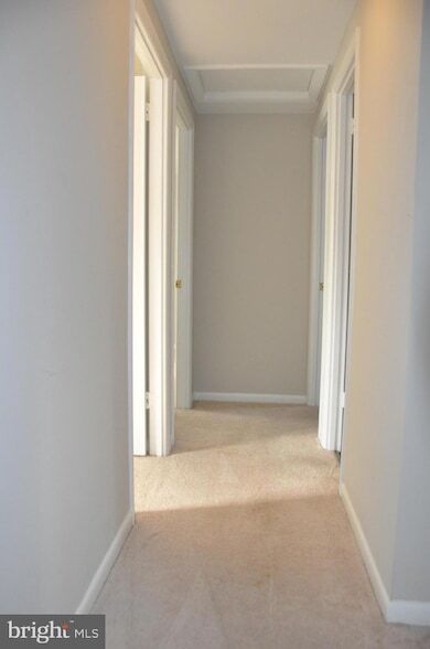 Building Photo - 9705 Glen Ave