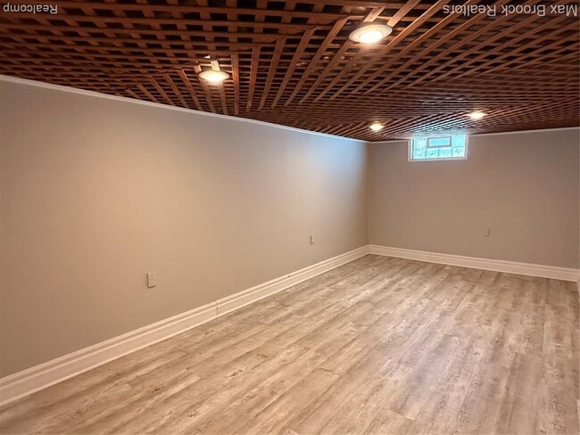 Building Photo - 2105 Rowland Ave